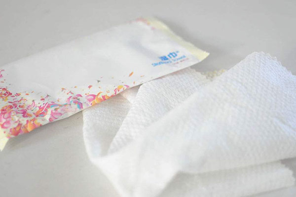 湿纸巾的小秘密都在有机硅消泡剂里